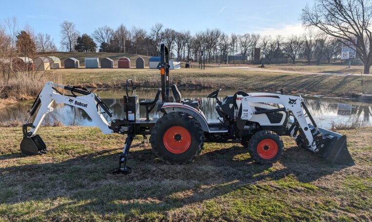 Bobcat CT2040H with Backhoe