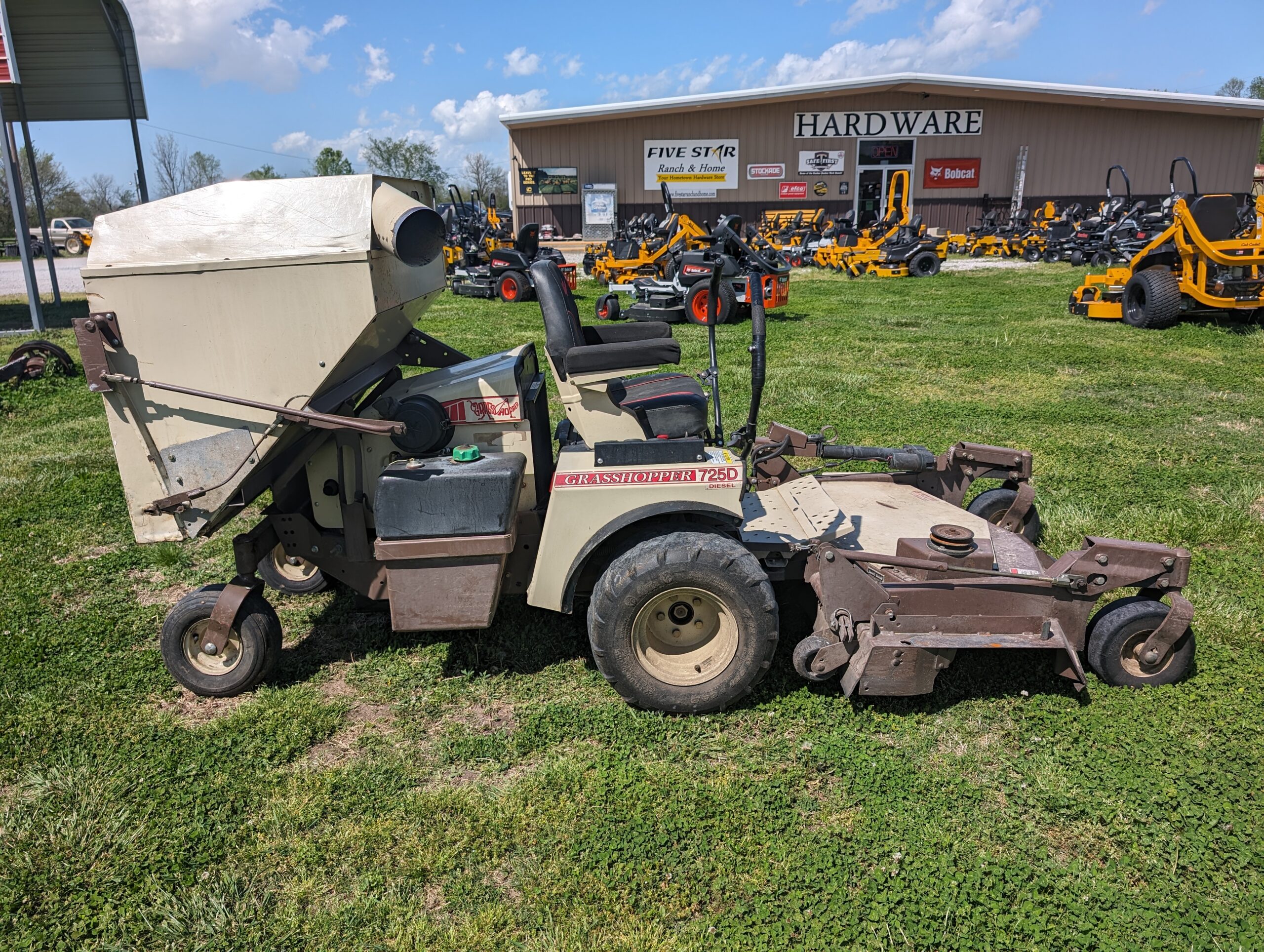 2019 Grasshopper 725DT6-3461PF Front Mount Mower | Five Star Ranch & Home